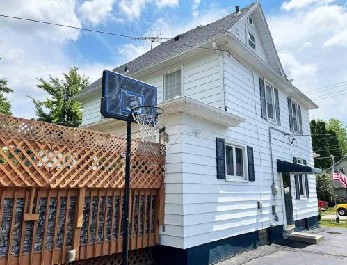 172 Davis St, Beaver Dam WI  53916-2943 exterior