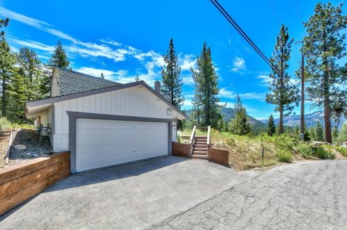 1877 Crystal Air Dr, South Lake Tahoe, CA 96150-4958