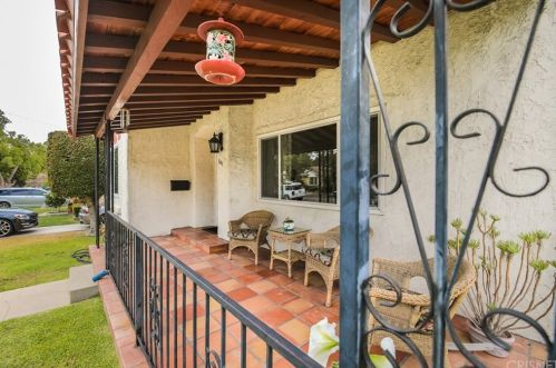 701 Palm Dr, Glendale, CA 91202-2141