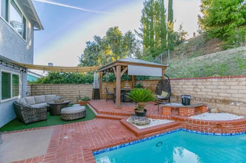 27067 Alabastro Dr, Santa Clarita CA  91354-2215 exterior