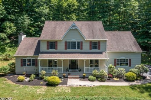 21 Anthony Rd, Glen Gardner, NJ 08826-3003