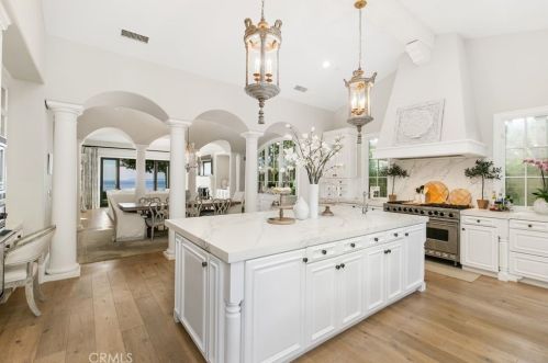 8 Rockshore Blf, Newport Beach CA  92657-2131 exterior