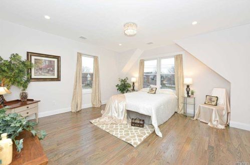 88 Bixley Heath, Lynbrook NY  11563-3138 exterior