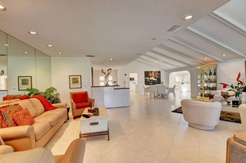 28 Glens Dr, Boynton Beach FL  33436-6207 exterior