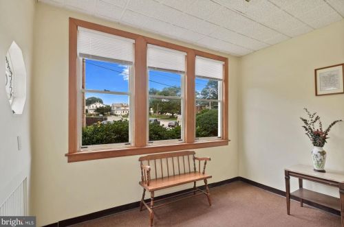 28 Lamont Ave, Manor, PA 19036-1409