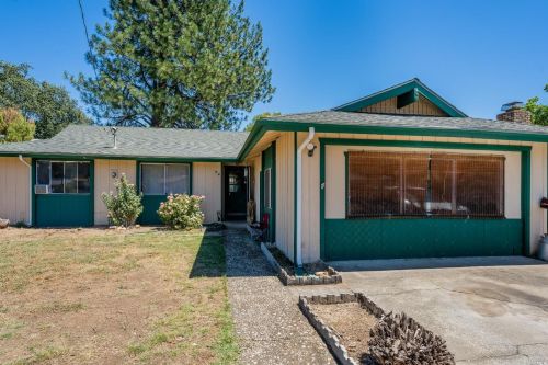 52 Lorraine St, Ukiah, CA 95482-5946