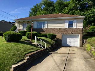 507 Maple St, Jeannette, PA 15644-2856