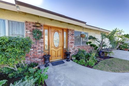 8110 Comolette St, Downey, CA 90242-4215