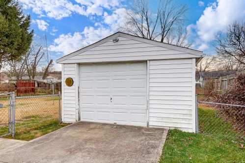 106 Westfield Dr, New Haven OH  45030-1431 exterior