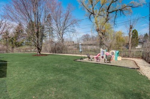 9154 Pelham Pkwy, Milwaukee WI  53217-1860 exterior