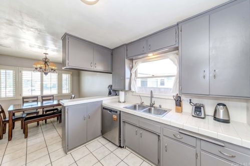 1740 Hickory Ave, Torrance CA 90503-7219 exterior