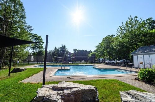 17 Coventry Cir, Mahopac, NY 10541-3743