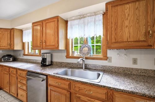 107 Roast Meat Hill Rd, Deep River CT  06419-1424 exterior