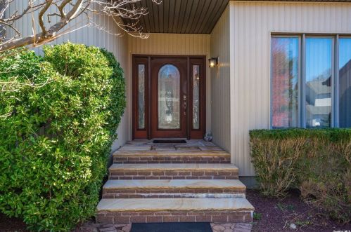 35 Scopelitis Ct, Holbrook, NY 11741-2019