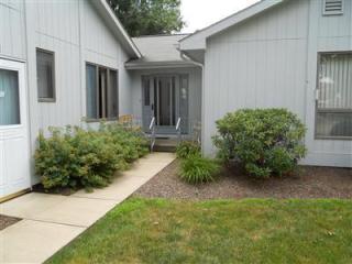 1210 Center Hill Sq, Canton, OH 44714-1122
