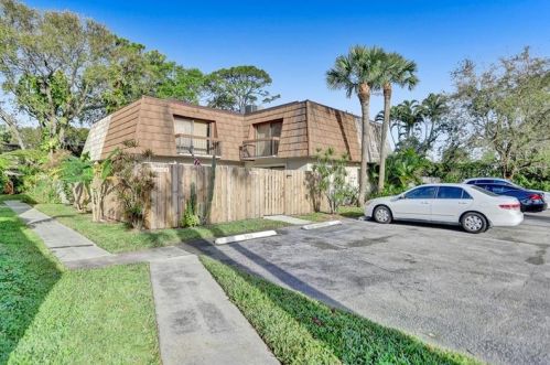 4059 Palm Bay Cir, West Palm Beach, FL 33406-9033