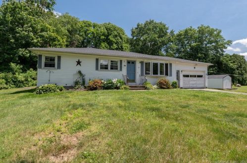 39 Riverview Cir, Waterbury, CT 06716-2409