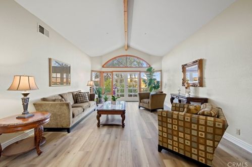 26945 Brooken Ave, Santa Clarita CA  91387-3904 exterior