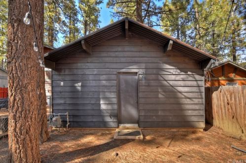 926 Barker Blvd, Big Bear City CA  92314-9568 exterior