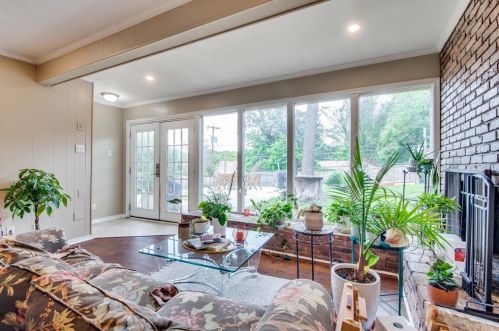 2518 Bridal Wreath Ln, Dallas TX  75233-3304 exterior