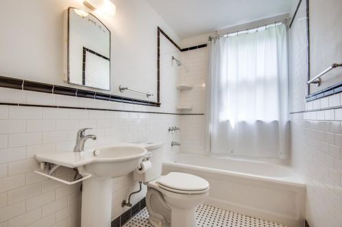 2220 Locust St, Denton TX  76209-1806 exterior