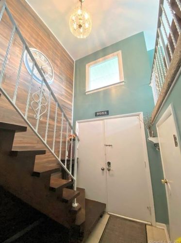 165 Juniper Ridge Dr, Waterbury CT  06708-1934 exterior