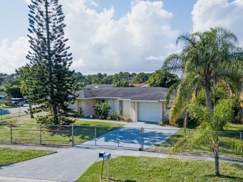 216 Mainsail St, Fort Pierce, FL 34983-1785