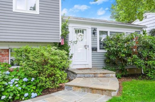 8 Dorset Ln, Stamford, CT 06907-1411