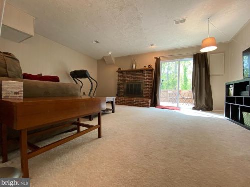 3063 Tecumseh Ct, Woodbridge VA  22192-1827 exterior