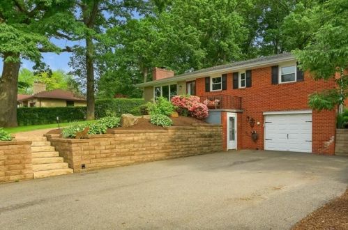 1515 Mount Nebo Rd, Sewickley, PA 15143-8112