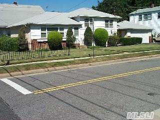 36 Monroe Pl, Hempstead, NY 11550-6218