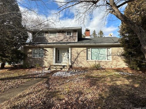 10 Washington Ave, Florida, NY 10921-1810