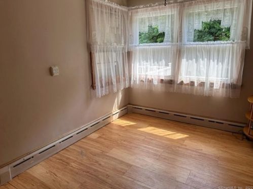 122 Enoch St, Waterbury CT  06705-2228 exterior