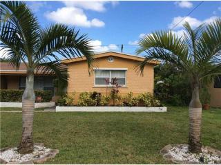 2301 Bahama Dr, Hollywood FL  33023-3628 exterior