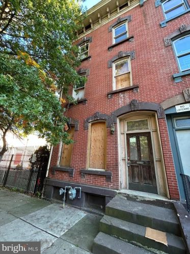 215 Perry St, Trenton NJ  08618-3925 exterior