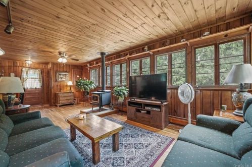 58 Van Orden Ave, Airmont NY  10901-6424 exterior