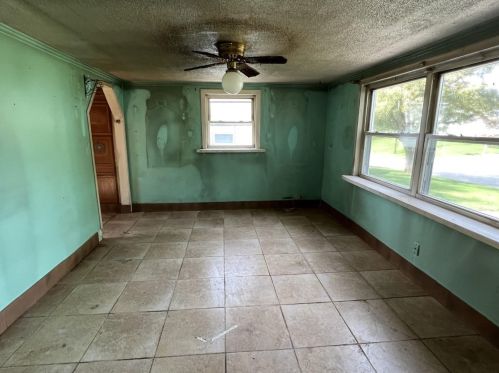 14 Vivian Dr, Florence, KY 41042-9742