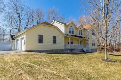 161 Gold Rd, Poughquag, NY 12570-5615