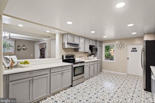 13188 Loyalty Rd, Leesburg VA  20176-6112 exterior