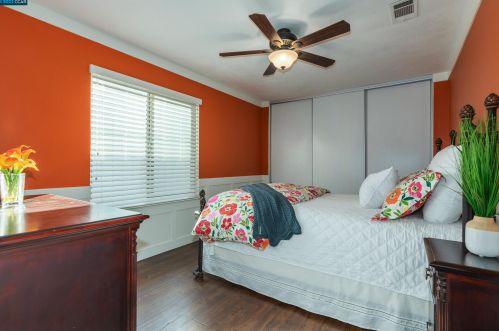 5213 Springdale Ave, Pleasanton CA 94588-3644 exterior