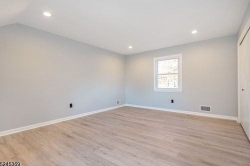 14 Ironwood Way, West Paterson NJ  07424-2019 exterior