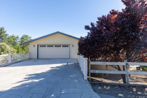 1042 Vista Grande St, Lake Nacimiento, CA 93446-1803
