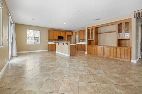 576 Bramblewood Ave, Lathrop CA 95330-9370 exterior