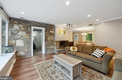 8116 Heacock Ln, Wyncote, PA 19095-1819