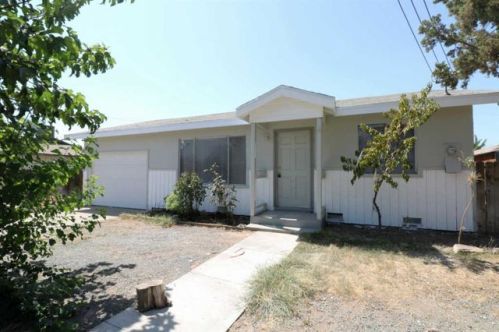 520 Villa St, Porterville, CA 93257-2108