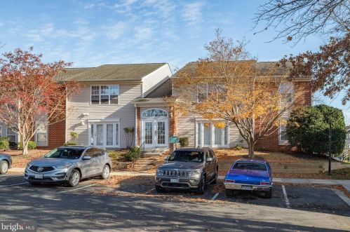 15613 Horseshoe Ln, Woodbridge, VA 22191-4128