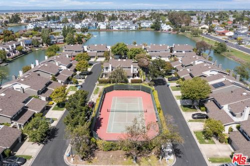 3 Spinnaker Pl, Redwood City, CA 94065-1255