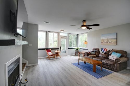 1073 Marsh Court Ln, Mount Pleasant SC  29464-3356 exterior
