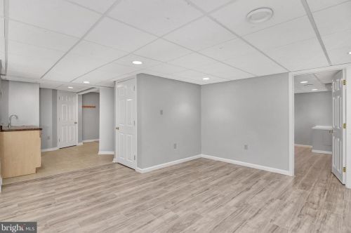 100 York Dr, Princeton NJ  08540-7946 exterior