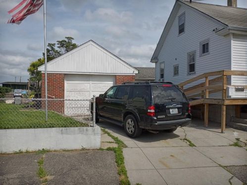198 Ledge St, Providence, RI 02904-1554